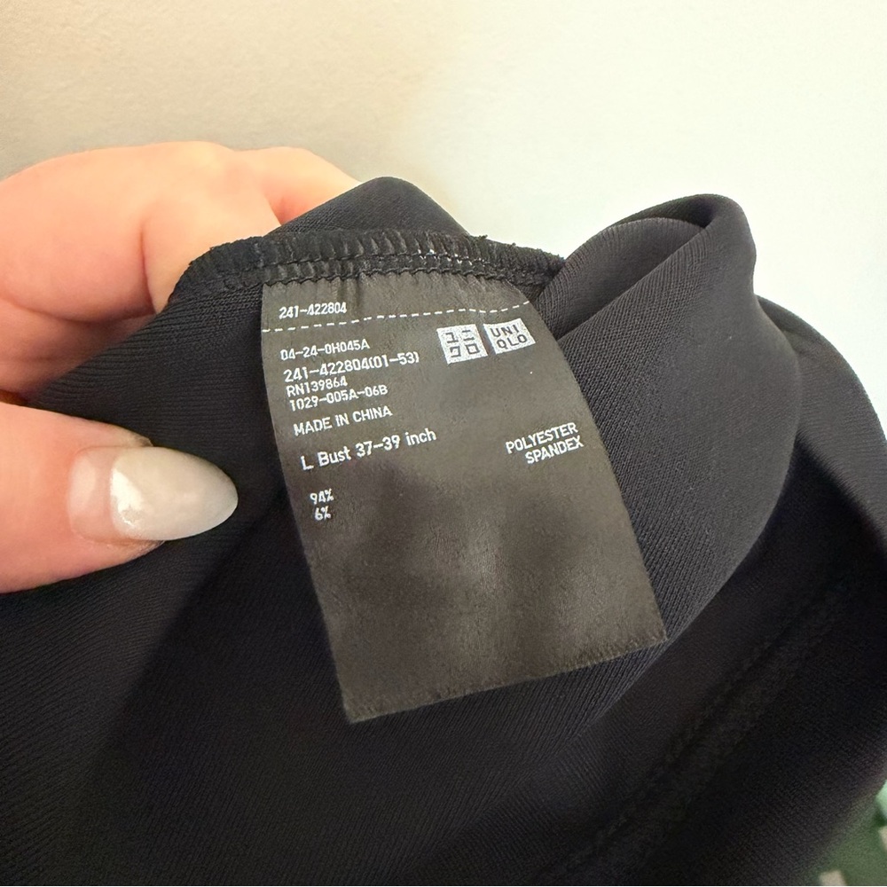 Uniqlo Lightweight Hoodie Black - Picture 5 of 5